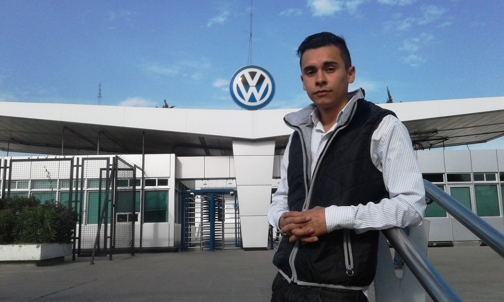 Daniel Álvarez realiza practicas en VW-19