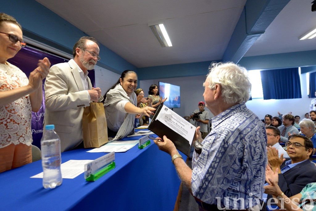 Entrega de premio cátedra 2-03