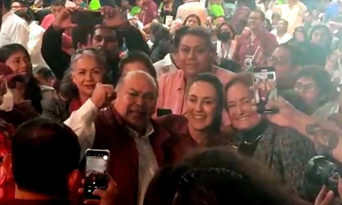 Sheinbaum es recibida en Congreso de Morena con gritos de “¡presidenta,  presidenta!” – Revista Sin Recreo