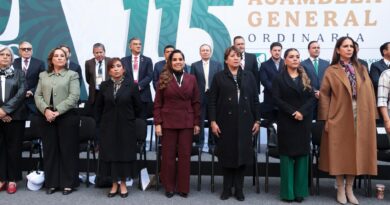 Rocío Nahle con Claudia Sheinbaum en el Informe de Labores y Programa de Actividades IMSS